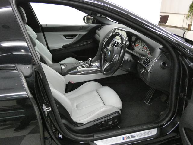 Ｍ６ グランクーペ　カーボンルーフ　シルバーストーン革　Ｓヒーター　カーボンインテリア　純正ＨＤＤナビ地デジ　Ｂカメラ＆ＰＤＣ　ＨＵＤ＆インテリジェントＳ　ソフトクローズＤ　ＬＥＤヘッドライト　青キャリパー　専用２０ＡＷ（14枚目）
