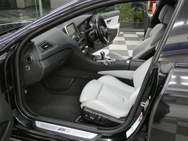 Ｍ６ グランクーペ　カーボンルーフ　シルバーストーン革　Ｓヒーター　カーボンインテリア　純正ＨＤＤナビ地デジ　Ｂカメラ＆ＰＤＣ　ＨＵＤ＆インテリジェントＳ　ソフトクローズＤ　ＬＥＤヘッドライト　青キャリパー　専用２０ＡＷ（15枚目）