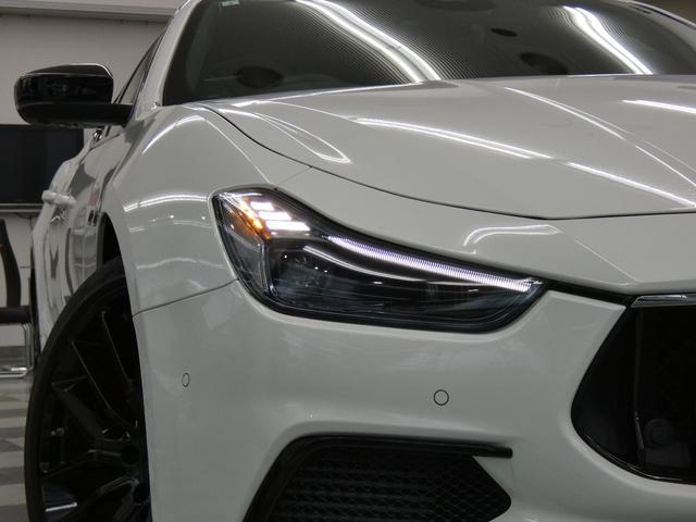 ギブリ グランスポーツ Nerissimo-PKG ガラスSR 黒革 シートヒーター インテリアカーボンP 純正ナビ DアシスタンスPKG ACC&BSA&LKA 電動トランク スカイフック 赤キャリパー 専用21AW(5枚目)