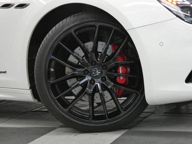 ギブリ グランスポーツ Nerissimo-PKG ガラスSR 黒革 シートヒーター インテリアカーボンP 純正ナビ DアシスタンスPKG ACC&BSA&LKA 電動トランク スカイフック 赤キャリパー 専用21AW(8枚目)