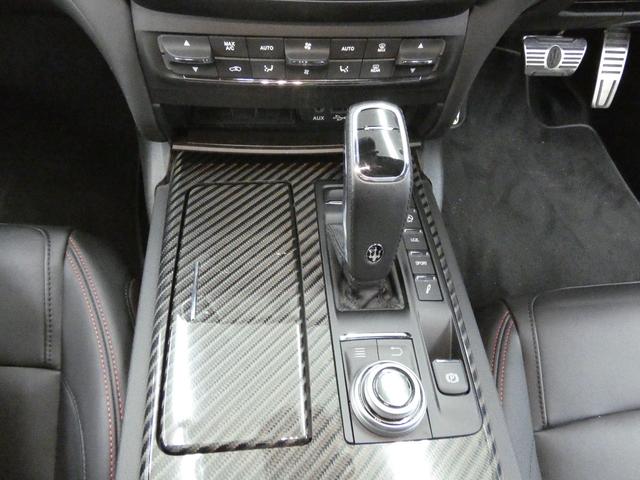 ギブリ グランスポーツ Nerissimo-PKG ガラスSR 黒革 シートヒーター インテリアカーボンP 純正ナビ DアシスタンスPKG ACC&BSA&LKA 電動トランク スカイフック 赤キャリパー 専用21AW(10枚目)