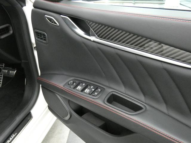 ギブリ グランスポーツ Nerissimo-PKG ガラスSR 黒革 シートヒーター インテリアカーボンP 純正ナビ DアシスタンスPKG ACC&BSA&LKA 電動トランク スカイフック 赤キャリパー 専用21AW(17枚目)