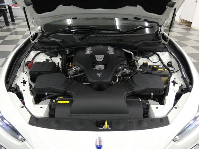 ギブリ グランスポーツ Nerissimo-PKG ガラスSR 黒革 シートヒーター インテリアカーボンP 純正ナビ DアシスタンスPKG ACC&BSA&LKA 電動トランク スカイフック 赤キャリパー 専用21AW(23枚目)