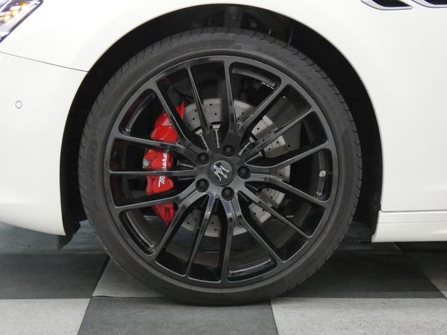 ギブリ グランスポーツ Nerissimo-PKG ガラスSR 黒革 シートヒーター インテリアカーボンP 純正ナビ DアシスタンスPKG ACC&BSA&LKA 電動トランク スカイフック 赤キャリパー 専用21AW(41枚目)