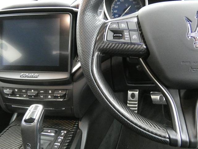 ギブリ グランスポーツ Nerissimo-PKG ガラスSR 黒革 シートヒーター インテリアカーボンP 純正ナビ DアシスタンスPKG ACC&BSA&LKA 電動トランク スカイフック 赤キャリパー 専用21AW(50枚目)