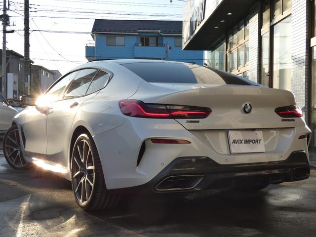 8シリーズ M850i xDrive グランクーペ Xdrive V8ツインターボ パノラマSR 黒革 Sヒーター&ベンチレーター 純正HDDナビ地デジ ハーマンカードン HUD Pアシストプラス&DアシストP ソフトクローズD OP20AW 禁煙(2枚目)