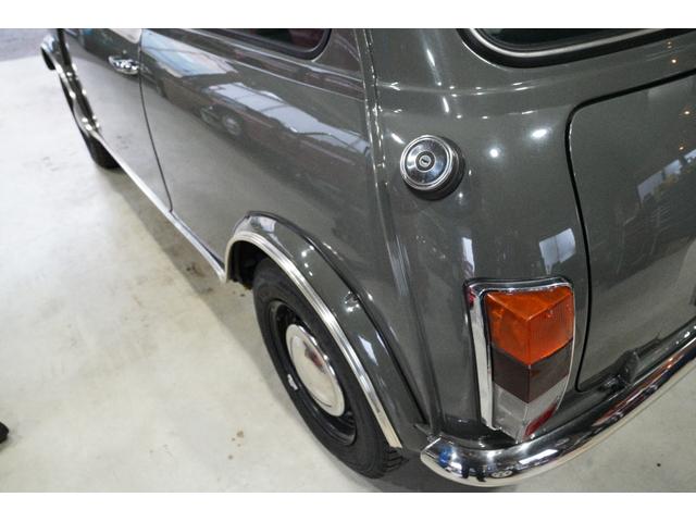 MINI クーパー ヘリテイジコレクション ユーコングレイ 4速MT レザーシート ウッドパネル 12インチAW 2灯フォグライト 社外キーレス ルーフラック(22枚目)