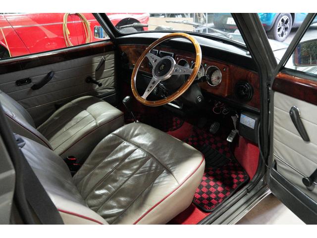 MINI クーパー ヘリテイジコレクション ユーコングレイ 4速MT レザーシート ウッドパネル 12インチAW 2灯フォグライト 社外キーレス ルーフラック(27枚目)