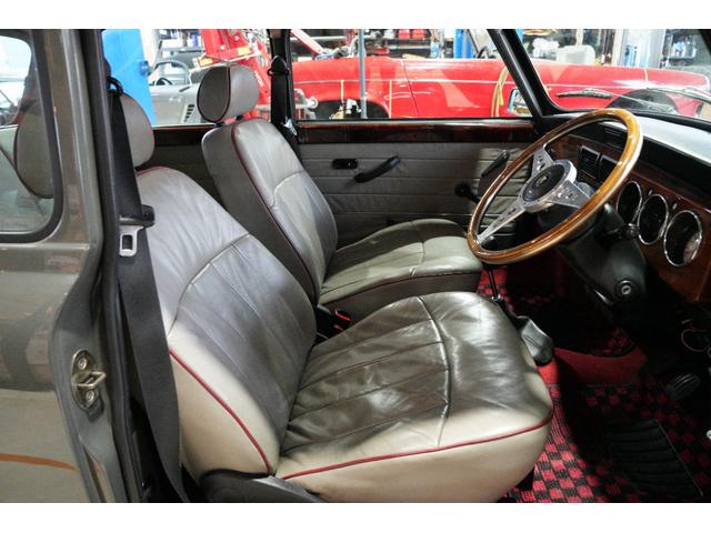 MINI クーパー ヘリテイジコレクション ユーコングレイ 4速MT レザーシート ウッドパネル 12インチAW 2灯フォグライト 社外キーレス ルーフラック(28枚目)