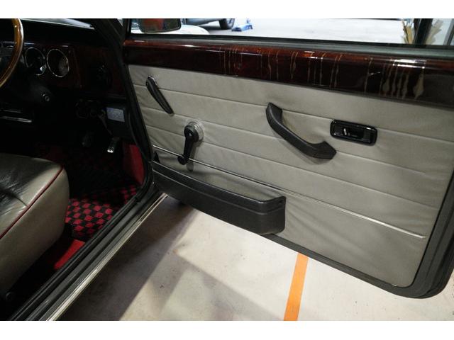 MINI クーパー ヘリテイジコレクション ユーコングレイ 4速MT レザーシート ウッドパネル 12インチAW 2灯フォグライト 社外キーレス ルーフラック(29枚目)