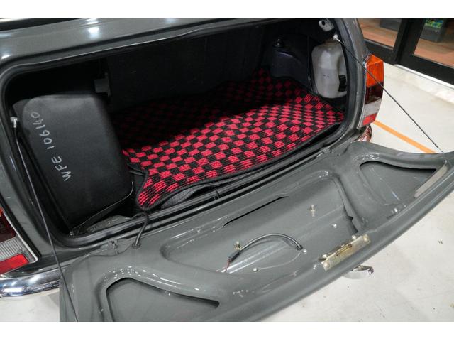 MINI クーパー ヘリテイジコレクション ユーコングレイ 4速MT レザーシート ウッドパネル 12インチAW 2灯フォグライト 社外キーレス ルーフラック(43枚目)