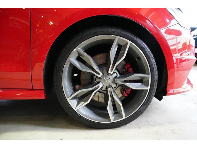 Ｓ１スポーツバック ベースグレード　ベースグレード（４名）　６ＭＴ　レッドキャリパー　ハーフレザーシート　クリアランスソナー　プッシュスタート　純正１８インチＡＷ　純正ナビ　ＴＶ（16枚目）