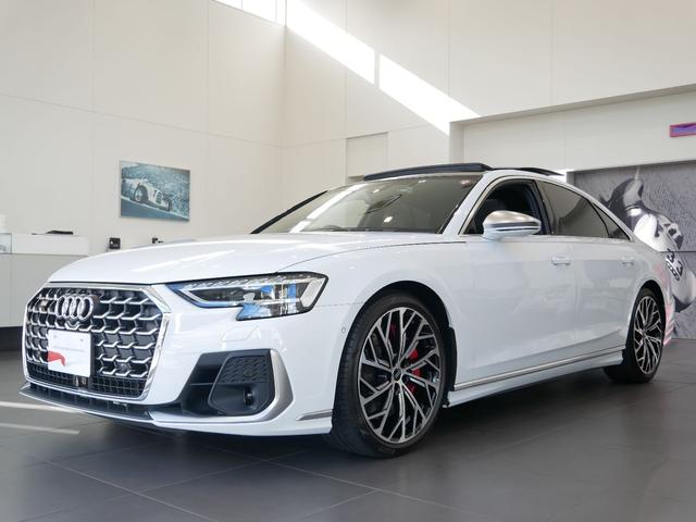 アウディ Ｓ８ ベースグレード　認定中古車　パノラマサンルーフ　キャリパーレッド