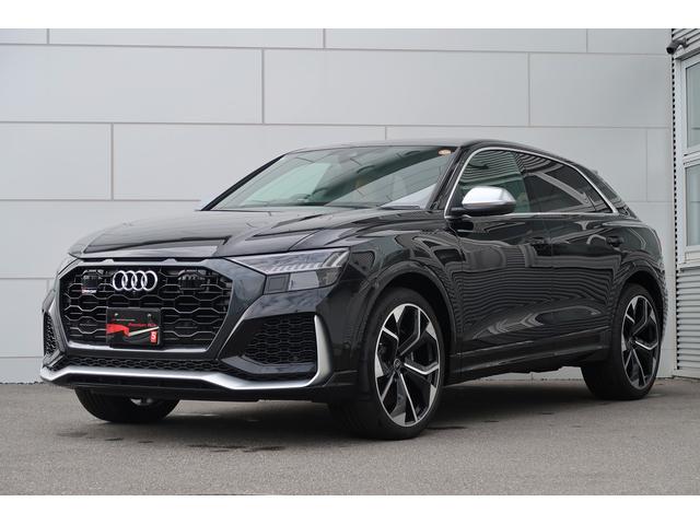 ＲＳ Ｑ８ ベースグレード　パノラマサンルー　ＲＳスポーツエキゾーストシステム　プライバシーガラス　アルミホイール５Ｙスポークｒ１０．５Ｊ　ｘ　２３　エクステンディッドレザーパッケージ（1枚目）