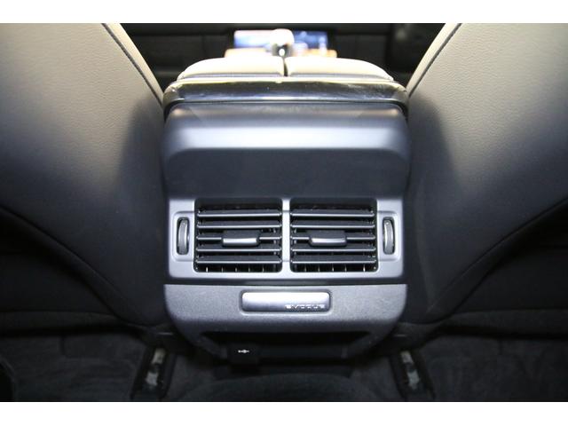 レンジローバーイヴォーク 認定中古車 弊社販売ワンオーナー 20インチグロスブラックアルミホイール ワイヤレスブルートゥース接続 ブラックコントラストルーフ Pivi Proナビゲーション ワイヤレス充電 プライバシーガラス(23枚目)