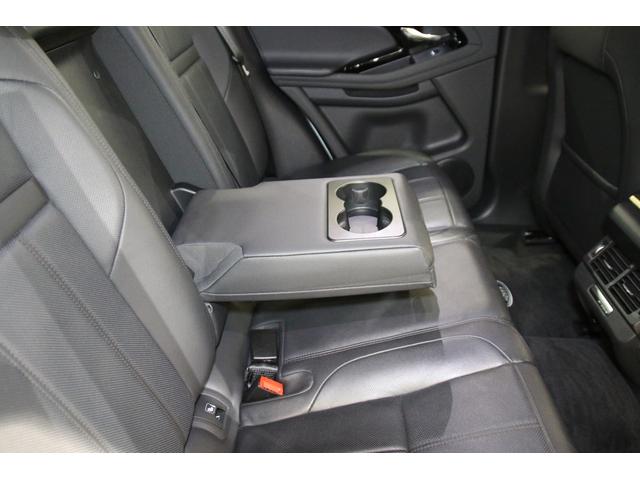 レンジローバーイヴォーク 認定中古車 弊社販売ワンオーナー 20インチグロスブラックアルミホイール ワイヤレスブルートゥース接続 ブラックコントラストルーフ Pivi Proナビゲーション ワイヤレス充電 プライバシーガラス(27枚目)