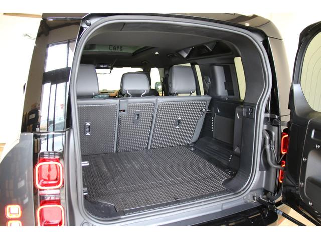 ディフェンダー １１０Ｘ－ダイナミックＨＳＥ　Ｄ３００　認定中古車　エアサス　ブラックパック　電動ステップ　ヘッドアップディスプレイ　ブラックホイール　プライバシーガラス　３ゾーンクライメートコントロール　イルミネーショントプレート　弊社販売ワンオーナー（10枚目）