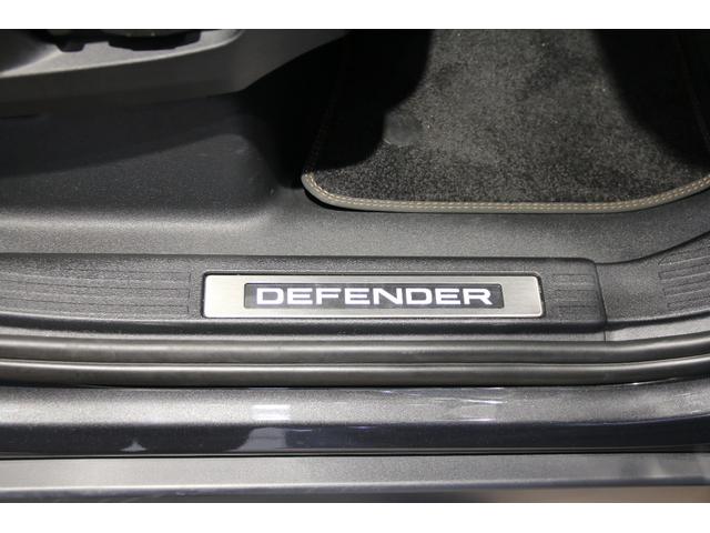 ディフェンダー １１０Ｘ－ダイナミックＨＳＥ　Ｄ３００　認定中古車　エアサス　ブラックパック　電動ステップ　ヘッドアップディスプレイ　ブラックホイール　プライバシーガラス　３ゾーンクライメートコントロール　イルミネーショントプレート　弊社販売ワンオーナー（18枚目）