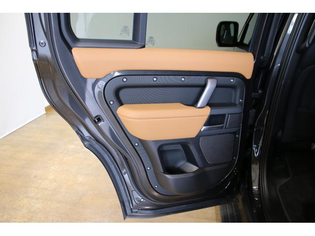 ディフェンダー １１０Ｘ－ダイナミックＨＳＥ　Ｄ３００　認定中古車　エアサス　ブラックパック　電動ステップ　ヘッドアップディスプレイ　ブラックホイール　プライバシーガラス　３ゾーンクライメートコントロール　イルミネーショントプレート　弊社販売ワンオーナー（23枚目）