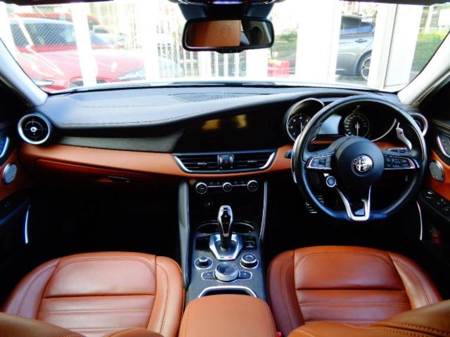 ジュリア スーパー　正規ディーラー車　弊社販売１オーナーユーザー様下取車両　前席ヒーター機能付キャメルレザーシート　純正ナビゲーション　ＴＶチューナー　バックカメラＥＴＣ　純正１８ＡＷ　パドルシフトＡＣＣ機能付（2枚目）