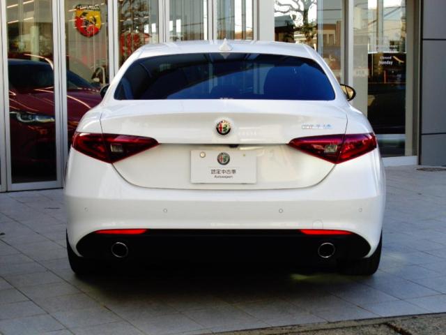 ジュリア スーパー　正規ディーラー車　弊社販売１オーナーユーザー様下取車両　前席ヒーター機能付キャメルレザーシート　純正ナビゲーション　ＴＶチューナー　バックカメラＥＴＣ　純正１８ＡＷ　パドルシフトＡＣＣ機能付（9枚目）