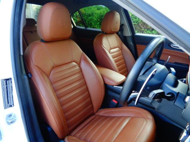 ジュリア スーパー　正規ディーラー車　弊社販売１オーナーユーザー様下取車両　前席ヒーター機能付キャメルレザーシート　純正ナビゲーション　ＴＶチューナー　バックカメラＥＴＣ　純正１８ＡＷ　パドルシフトＡＣＣ機能付（13枚目）