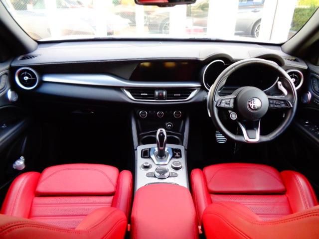 ステルヴィオ ２．０ターボ　Ｑ４ヴェローチェ　正規ディーラー車　１オーナー　純正２１インチＡＷ　前席ヒーター機能付レザーシート　純正ナビゲーション　バックカメラ　ＥＴＣ　ＬＥＤヘッドライト　液晶メーター（2枚目）