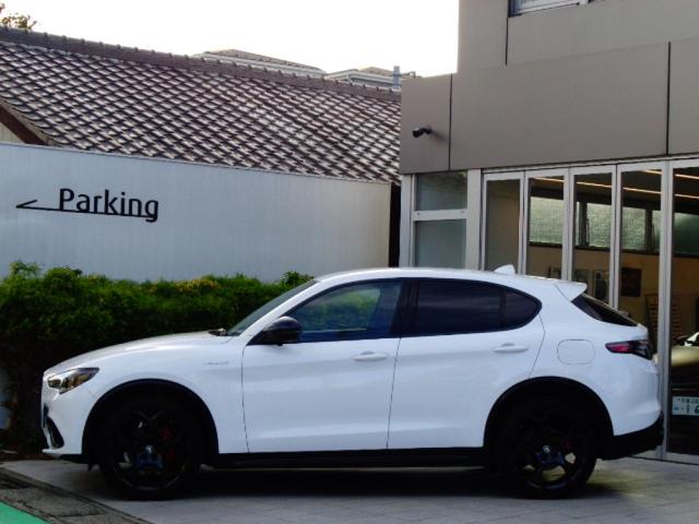 ステルヴィオ ２．０ターボ　Ｑ４ヴェローチェ　正規ディーラー車　１オーナー　純正２１インチＡＷ　前席ヒーター機能付レザーシート　純正ナビゲーション　バックカメラ　ＥＴＣ　ＬＥＤヘッドライト　液晶メーター（6枚目）