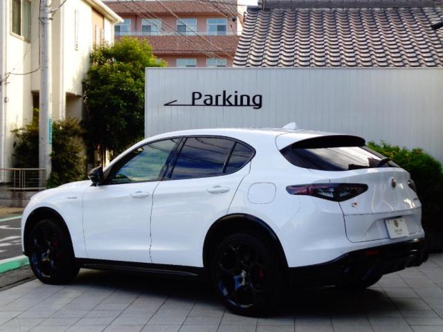 ステルヴィオ ２．０ターボ　Ｑ４ヴェローチェ　正規ディーラー車　１オーナー　純正２１インチＡＷ　前席ヒーター機能付レザーシート　純正ナビゲーション　バックカメラ　ＥＴＣ　ＬＥＤヘッドライト　液晶メーター（7枚目）