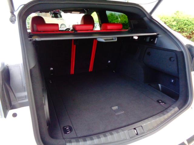 ステルヴィオ ２．０ターボ　Ｑ４ヴェローチェ　正規ディーラー車　１オーナー　純正２１インチＡＷ　前席ヒーター機能付レザーシート　純正ナビゲーション　バックカメラ　ＥＴＣ　ＬＥＤヘッドライト　液晶メーター（8枚目）