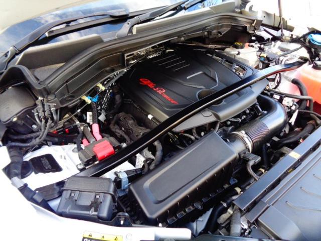 ステルヴィオ ２．０ターボ　Ｑ４ヴェローチェ　正規ディーラー車　１オーナー　純正２１インチＡＷ　前席ヒーター機能付レザーシート　純正ナビゲーション　バックカメラ　ＥＴＣ　ＬＥＤヘッドライト　液晶メーター（9枚目）