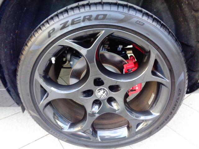 ステルヴィオ ２．０ターボ　Ｑ４ヴェローチェ　正規ディーラー車　１オーナー　純正２１インチＡＷ　前席ヒーター機能付レザーシート　純正ナビゲーション　バックカメラ　ＥＴＣ　ＬＥＤヘッドライト　液晶メーター（11枚目）