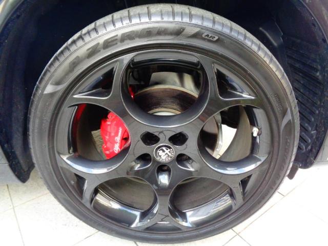 ステルヴィオ ２．０ターボ　Ｑ４ヴェローチェ　正規ディーラー車　１オーナー　純正２１インチＡＷ　前席ヒーター機能付レザーシート　純正ナビゲーション　バックカメラ　ＥＴＣ　ＬＥＤヘッドライト　液晶メーター（12枚目）