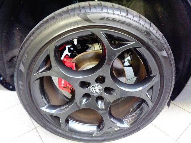 ステルヴィオ ２．０ターボ　Ｑ４ヴェローチェ　正規ディーラー車　１オーナー　純正２１インチＡＷ　前席ヒーター機能付レザーシート　純正ナビゲーション　バックカメラ　ＥＴＣ　ＬＥＤヘッドライト　液晶メーター（13枚目）