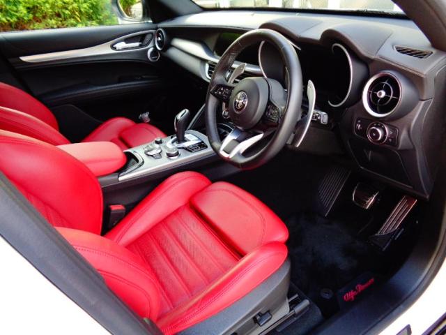 ステルヴィオ ２．０ターボ　Ｑ４ヴェローチェ　正規ディーラー車　１オーナー　純正２１インチＡＷ　前席ヒーター機能付レザーシート　純正ナビゲーション　バックカメラ　ＥＴＣ　ＬＥＤヘッドライト　液晶メーター（16枚目）