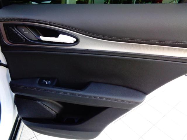 ステルヴィオ ２．０ターボ　Ｑ４ヴェローチェ　正規ディーラー車　１オーナー　純正２１インチＡＷ　前席ヒーター機能付レザーシート　純正ナビゲーション　バックカメラ　ＥＴＣ　ＬＥＤヘッドライト　液晶メーター（20枚目）