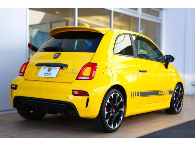 アバルト595 コンペティツィオーネ タイヤ4本新品交換 認定中古車保証一年付 純正ナビ フルセグTV バックモニター ドラレコ前 レーダー探知機 ETC 当社販売・整備・買取車両(2枚目)