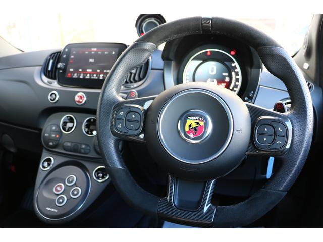 アバルト695C ツーリズモ 当社デモカー 新車保証継承 beatsステレオ レコードモンツァ(4枚目)