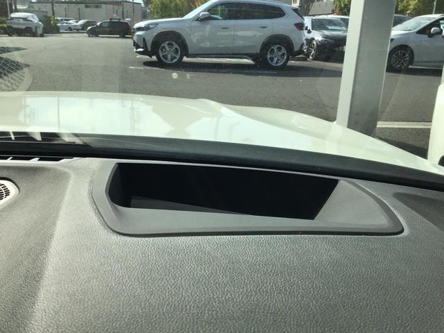 ３シリーズ ３２０ｉツーリング　Ｍスポーツ　アクティブクルーズコントロール　ヘッドアップディスプレイ　全周囲カメラ　ブラックレザー　コンフォートアクセス　電動リアゲート　アンビエントライト　ワイヤレス充電　アップルカープレイ　ＬＥＤヘッドライト（35枚目）