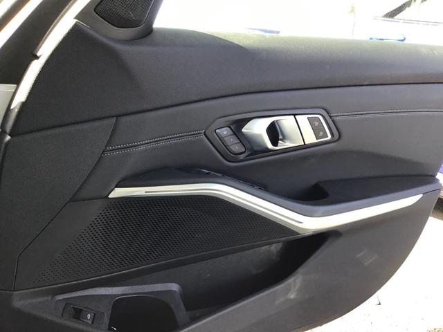 ３シリーズ ３２０ｉツーリング　Ｍスポーツ　アクティブクルーズコントロール　ヘッドアップディスプレイ　全周囲カメラ　ブラックレザー　コンフォートアクセス　電動リアゲート　アンビエントライト　ワイヤレス充電　アップルカープレイ　ＬＥＤヘッドライト（37枚目）