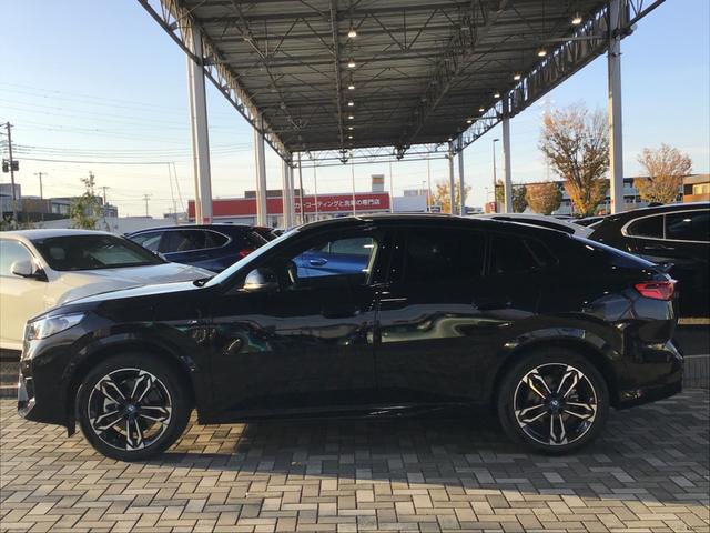 iX2 xDrive 30 Mスポーツ レンタアップ アクティブクルーズコントロール ヘッドアップディスプレイ 全周囲カメラ コンフォートアクセス ガラスルーフ 電動リアゲート アンビエントライト アップルカープレイ ワイヤレス充電 ETC(2枚目)