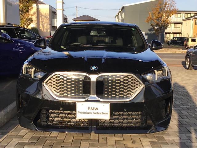 iX2 xDrive 30 Mスポーツ レンタアップ アクティブクルーズコントロール ヘッドアップディスプレイ 全周囲カメラ コンフォートアクセス ガラスルーフ 電動リアゲート アンビエントライト アップルカープレイ ワイヤレス充電 ETC(4枚目)