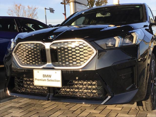 iX2 xDrive 30 Mスポーツ レンタアップ アクティブクルーズコントロール ヘッドアップディスプレイ 全周囲カメラ コンフォートアクセス ガラスルーフ 電動リアゲート アンビエントライト アップルカープレイ ワイヤレス充電 ETC(5枚目)