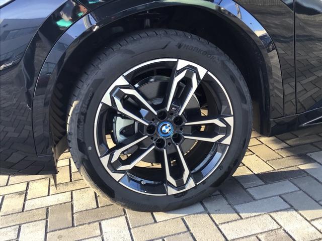 iX2 xDrive 30 Mスポーツ レンタアップ アクティブクルーズコントロール ヘッドアップディスプレイ 全周囲カメラ コンフォートアクセス ガラスルーフ 電動リアゲート アンビエントライト アップルカープレイ ワイヤレス充電 ETC(11枚目)