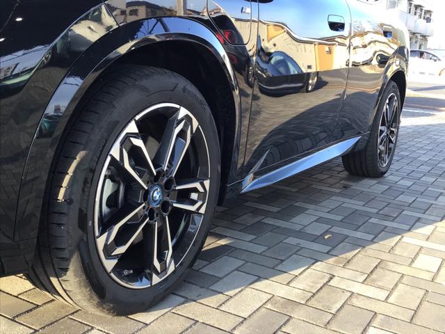 iX2 xDrive 30 Mスポーツ レンタアップ アクティブクルーズコントロール ヘッドアップディスプレイ 全周囲カメラ コンフォートアクセス ガラスルーフ 電動リアゲート アンビエントライト アップルカープレイ ワイヤレス充電 ETC(18枚目)