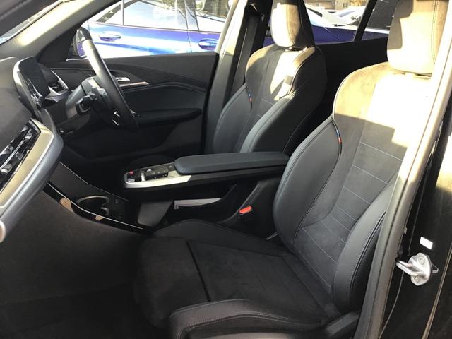 iX2 xDrive 30 Mスポーツ レンタアップ アクティブクルーズコントロール ヘッドアップディスプレイ 全周囲カメラ コンフォートアクセス ガラスルーフ 電動リアゲート アンビエントライト アップルカープレイ ワイヤレス充電 ETC(25枚目)