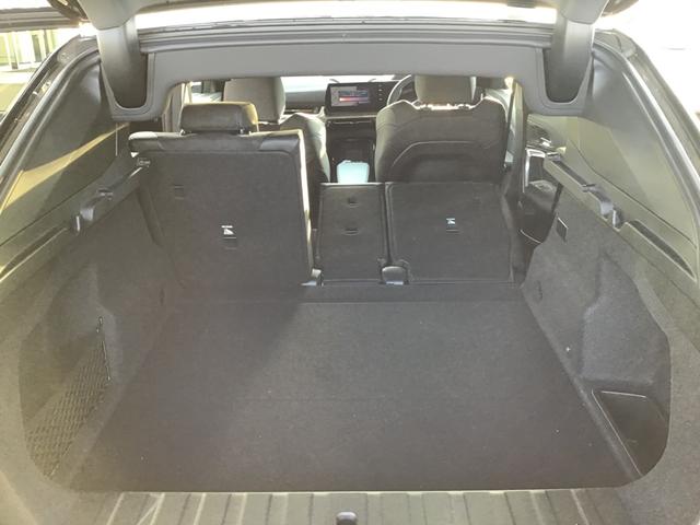 iX2 xDrive 30 Mスポーツ レンタアップ アクティブクルーズコントロール ヘッドアップディスプレイ 全周囲カメラ コンフォートアクセス ガラスルーフ 電動リアゲート アンビエントライト アップルカープレイ ワイヤレス充電 ETC(27枚目)