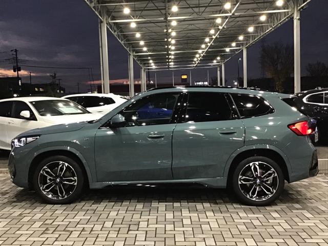 X1 xDrive 20d Mスポーツ アクティブクルーズコントロール ヘッドアップディスプレイ 全周囲カメラ 白革 コンフォートアクセス 電動リアゲート アンビエントライト ハーマンカードンスピーカー アップルカープレイ ワイヤレス充電(2枚目)