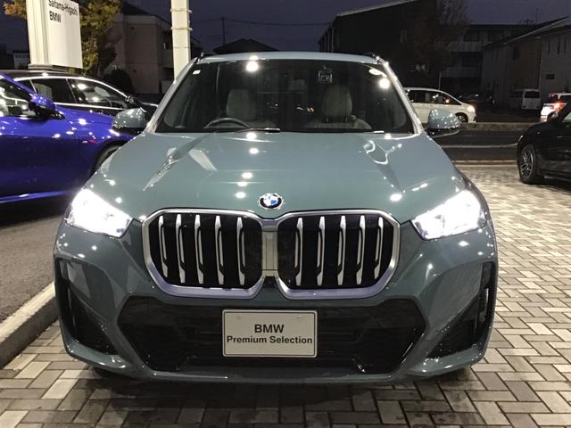 X1 xDrive 20d Mスポーツ アクティブクルーズコントロール ヘッドアップディスプレイ 全周囲カメラ 白革 コンフォートアクセス 電動リアゲート アンビエントライト ハーマンカードンスピーカー アップルカープレイ ワイヤレス充電(4枚目)