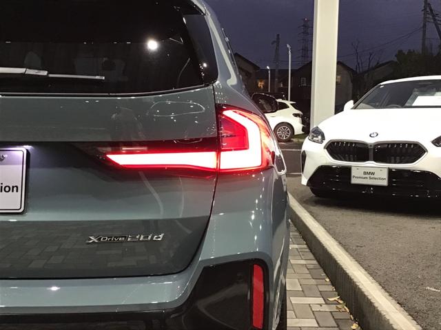 X1 xDrive 20d Mスポーツ アクティブクルーズコントロール ヘッドアップディスプレイ 全周囲カメラ 白革 コンフォートアクセス 電動リアゲート アンビエントライト ハーマンカードンスピーカー アップルカープレイ ワイヤレス充電(14枚目)